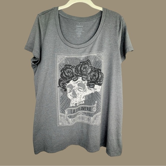 torrid Tops - Torrid Graphic Tee Sz 0 La Calavera Skull Rose Gray Dia de los Muertos Goth